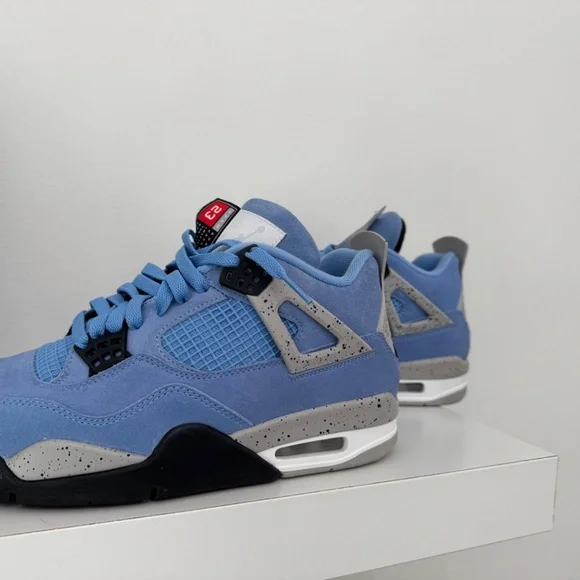Jordan 4 Retro University Blue CT8527-400 Sz 9 - Picture 5 of 7